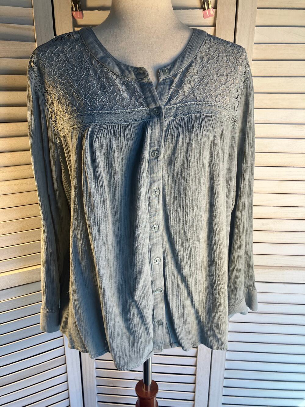 Angels Women's long sleeve Blouse, size 3X.